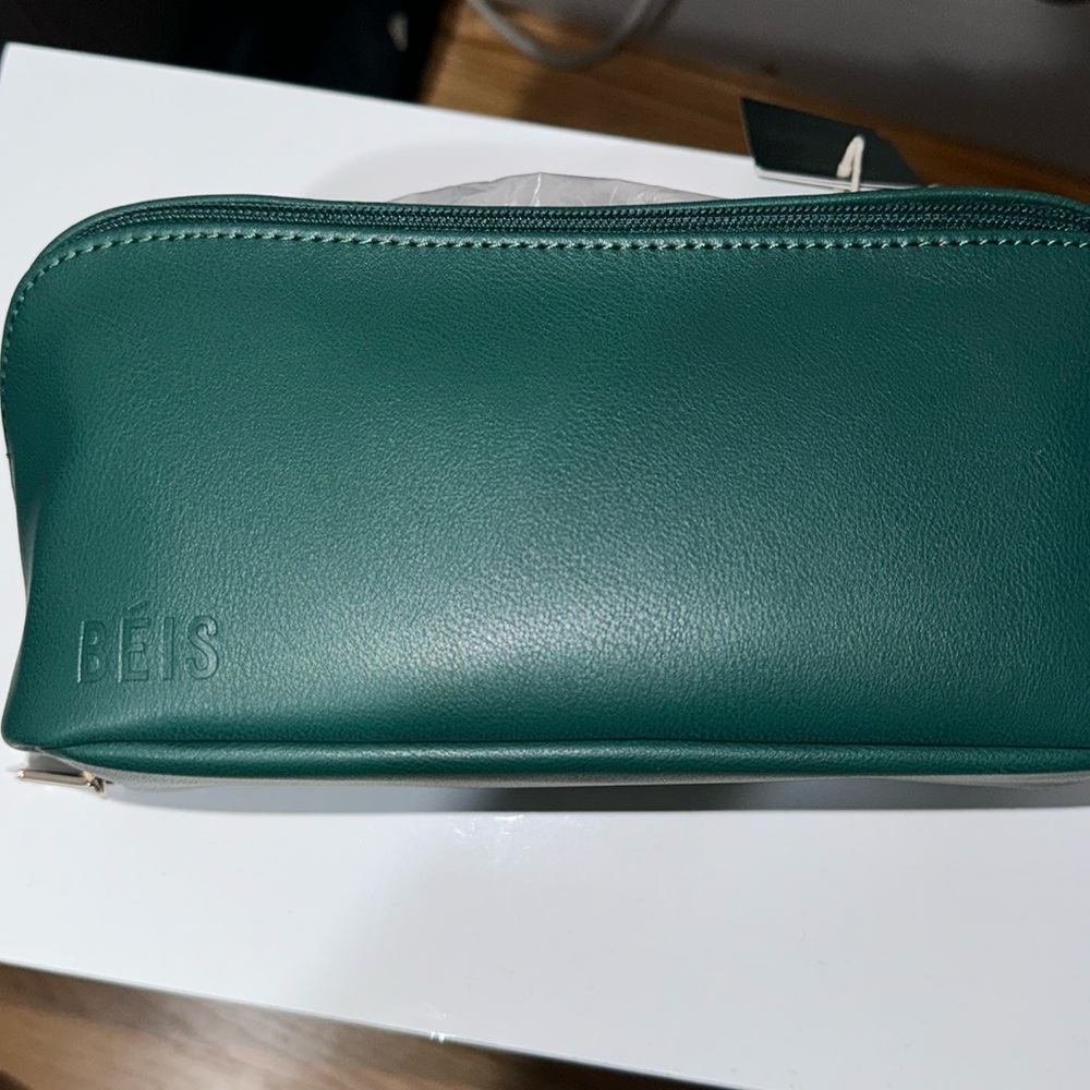 COPY - BÉIS The Wicked Toiletry Kit In Wicked Green - Picture 6 of 8